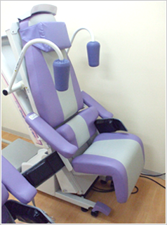 腰椎けん引治療器